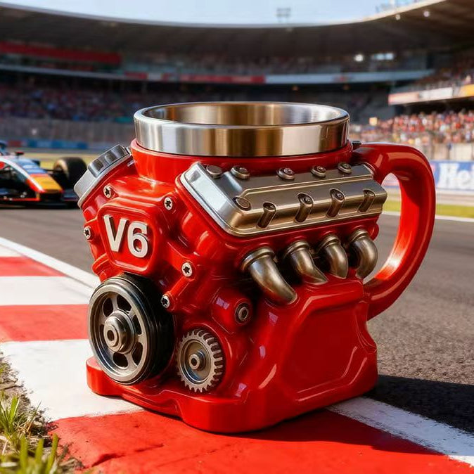 Nejlepší hrnek s motivem motoru! Stejně silný jako on – odolný, statečný a připravený čelit jakékoli výzvě! Věnováno těm, kteří jedou na odhodlání, ocelové vůli a kávě.